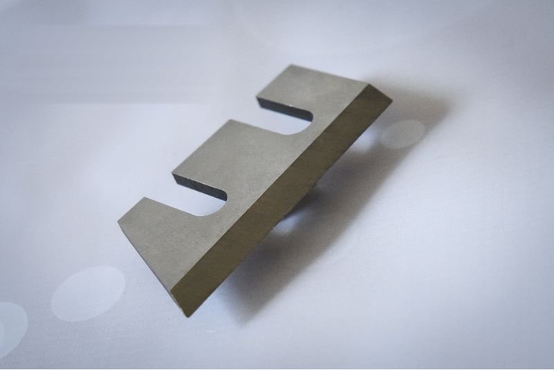 Messer mit zwei U-Nuten