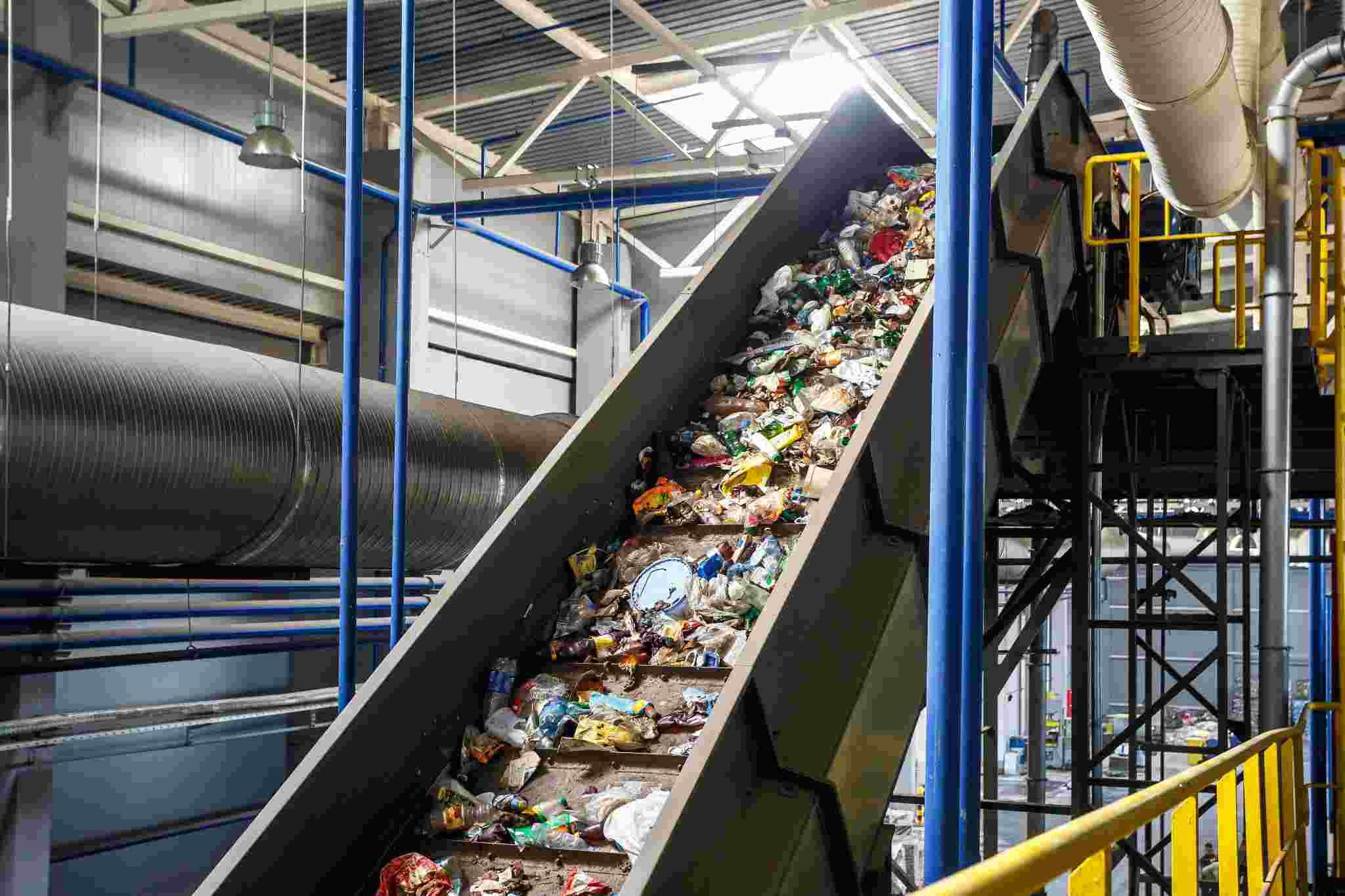 Knives for shredders, granulators and waste-wood lines.